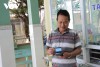 Người nhà bệnh nhân thanh toán viện phí qua thẻ.