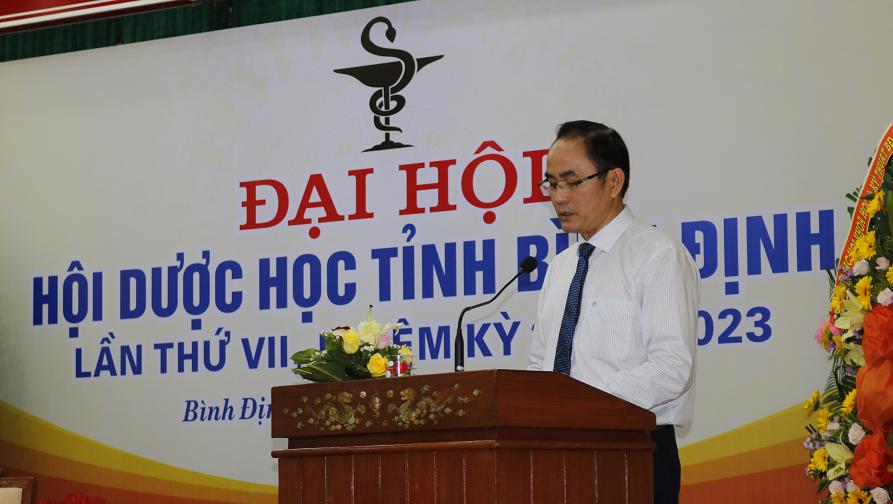 Ông Trần Văn Trương - Phó giám đốc Sở Y tế, Chủ tịch Hội Dược học tỉnh Bình Định nhiệm kỳ 2012 - 2017 phát biểu khai mạc Đại hội