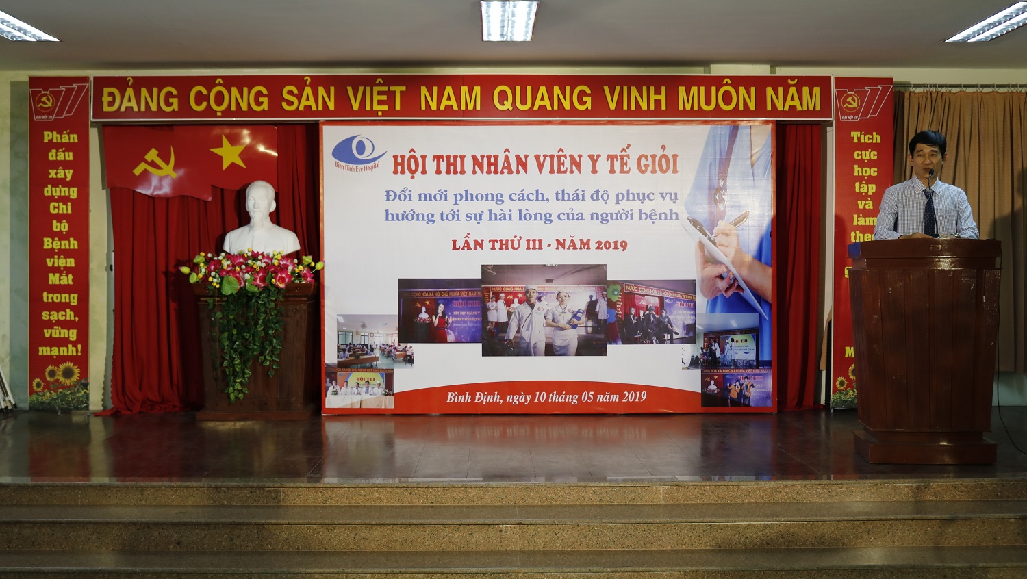 BSCKII. Nguyễn Thanh Triểt – Giám đốc Bệnh viện Mắt Bình Định phát biểu khai mạc Hội thi “Nhân viên y tế giỏi” lần thứ III năm 2019