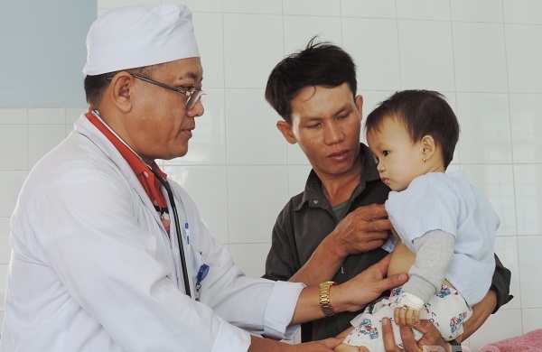 : Bệnh nhi truyền máu điều trị thalassemia tại Khoa Nhi, Bệnh viện Đa khoa tỉnh