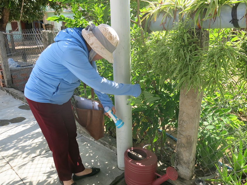 Điều tra thực địa tại thôn Thắng Kiên, xã Cát Khánh, huyện Phù Cát (Ảnh: Thu Phương)