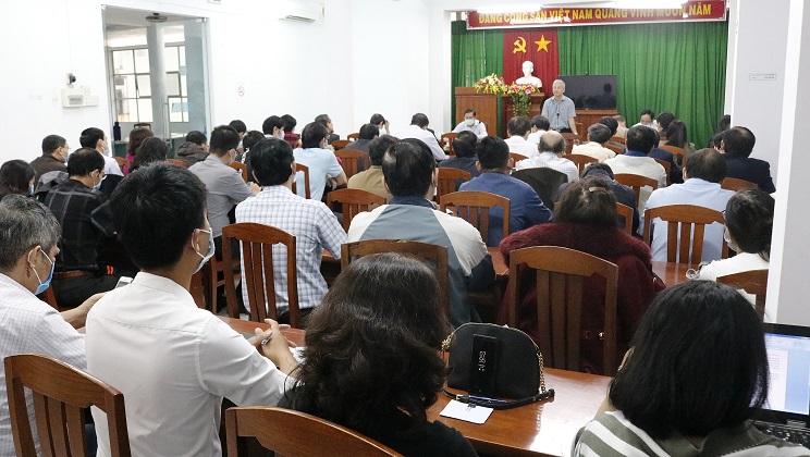 Ông Lê Quang Hùng, Giám đốc Sở Y tế đã triển khai cấp bách công tác phòng chống dịch COVID-19  (Ảnh Thủ Hiền)