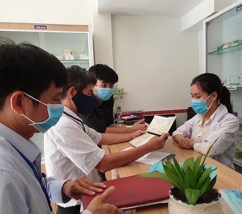 Tăng cường công tác thanh tra, kiểm tra các cơ sở sản xuất, kinh doanh thuốc và mỹ phẩm trên địa bàn tỉnh (Ảnh Thùy Vy)