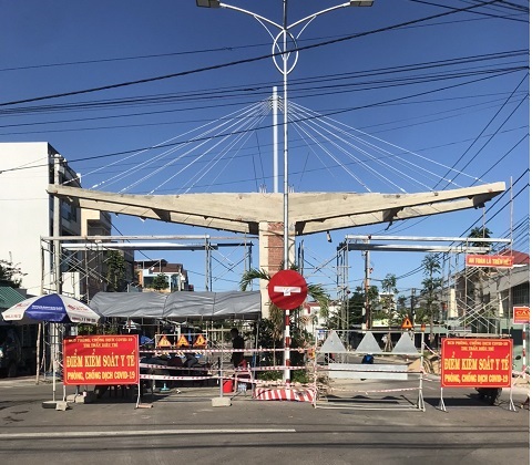 Chốt kiểm soát khu phong tỏa vào Chợ và Ga Diêu Trì huyện Tuy Phước (Ảnh Nguồn Đài TT Tuy Phước)