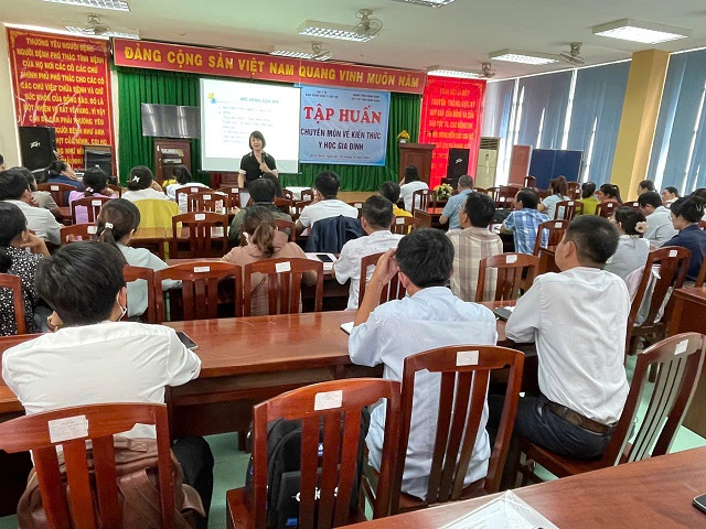 Toàn cảnh Lớp tập huấn về kiến thức y học gia đình cho cán bộ, quản lý bệnh nhân mãn tính cho nhân viên tuyến y tế  cơ sở tại Bình Định.