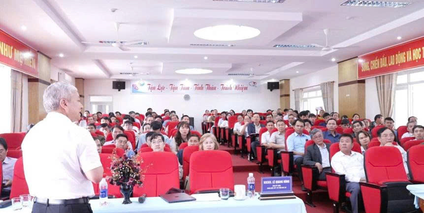Giám đốc Sở Y tế Lê Quang Hùng phát biểu khai mạc tại Hội nghị (Ảnh: Hồng Quý)