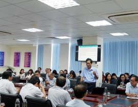 Ông Bùi Ngọc Lân, Giám đốc Trung tâm Kiểm soát bệnh tật báo cáo tại buổi tập huấn (Thu Phương)